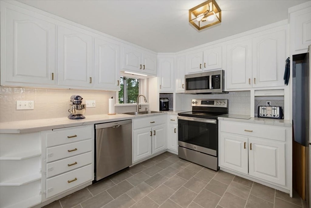3 Bonnie Ln, Billerica, MA, 3 Bonnie Ln, Billerica, MA Photo #3