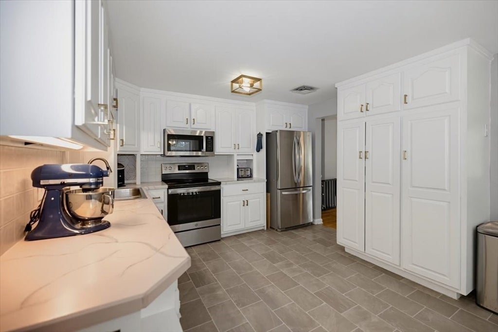 3 Bonnie Ln, Billerica, MA, 3 Bonnie Ln, Billerica, MA Photo #8