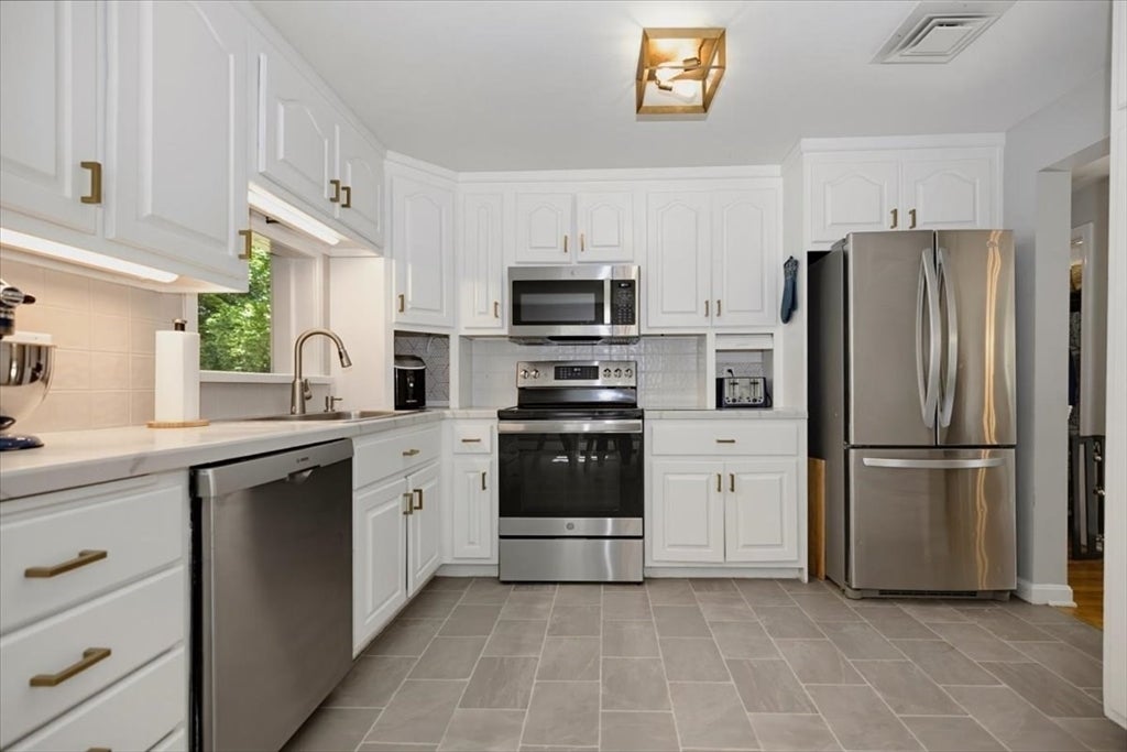 3 Bonnie Ln, Billerica, MA, 3 Bonnie Ln, Billerica, MA Photo #7