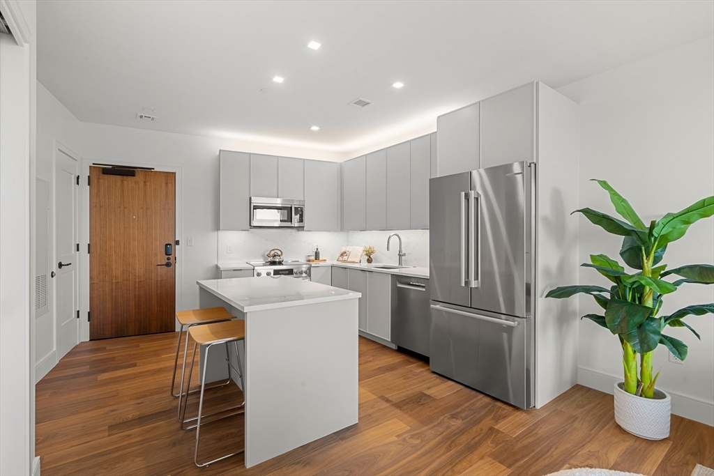 1515 Commonwealth Ave 303