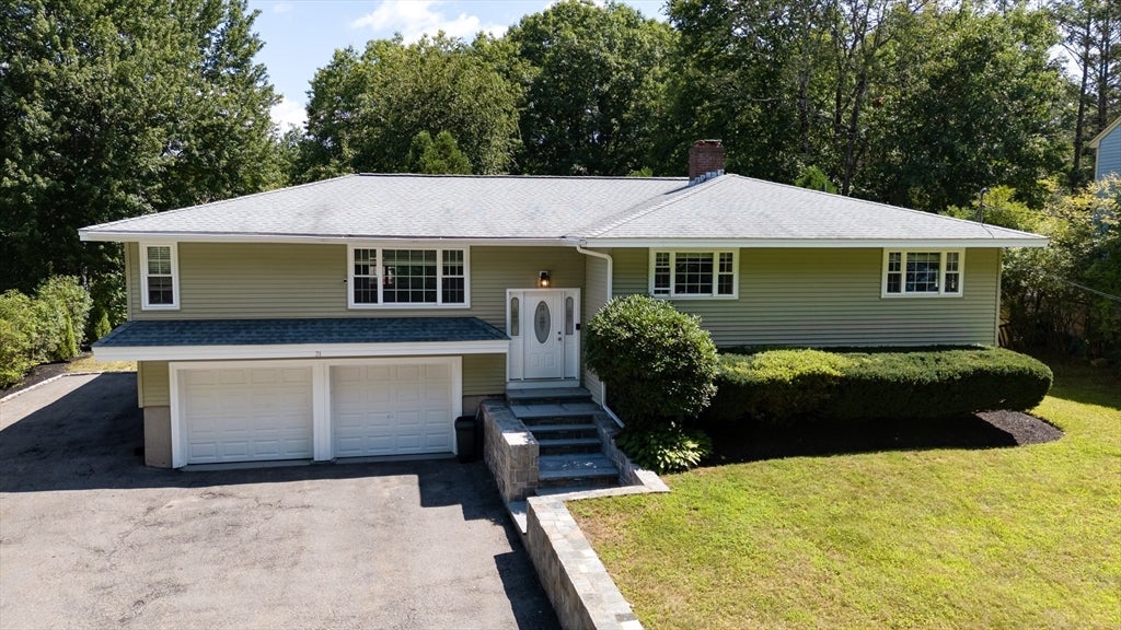 31 Lakeshore Dr, Hudson, MA Photo #1