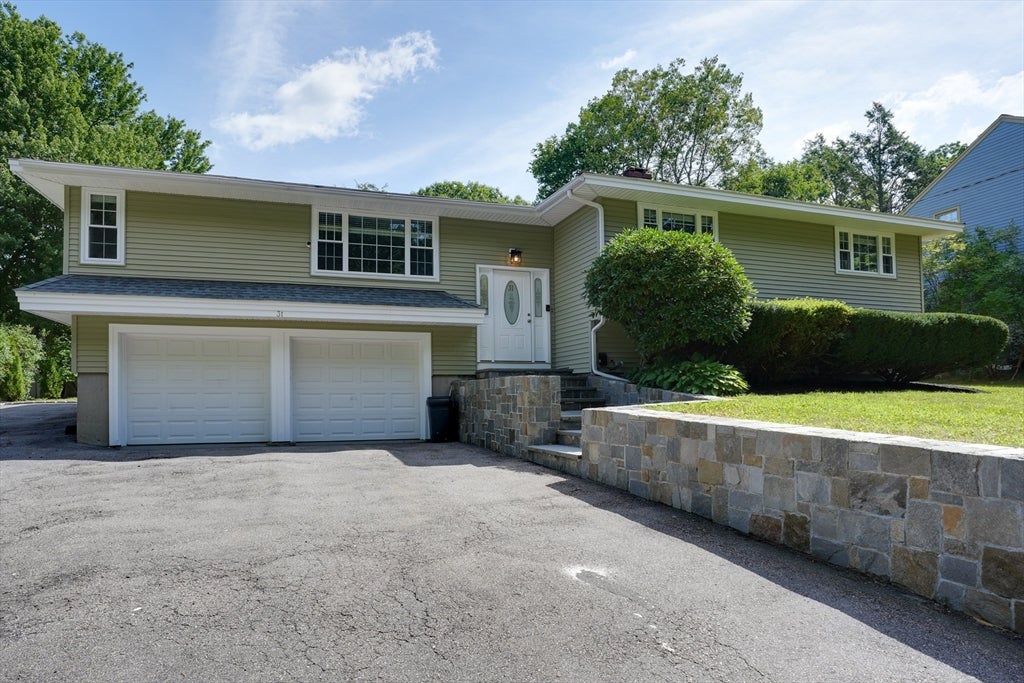 31 Lakeshore Dr, Hudson, MA Photo #2