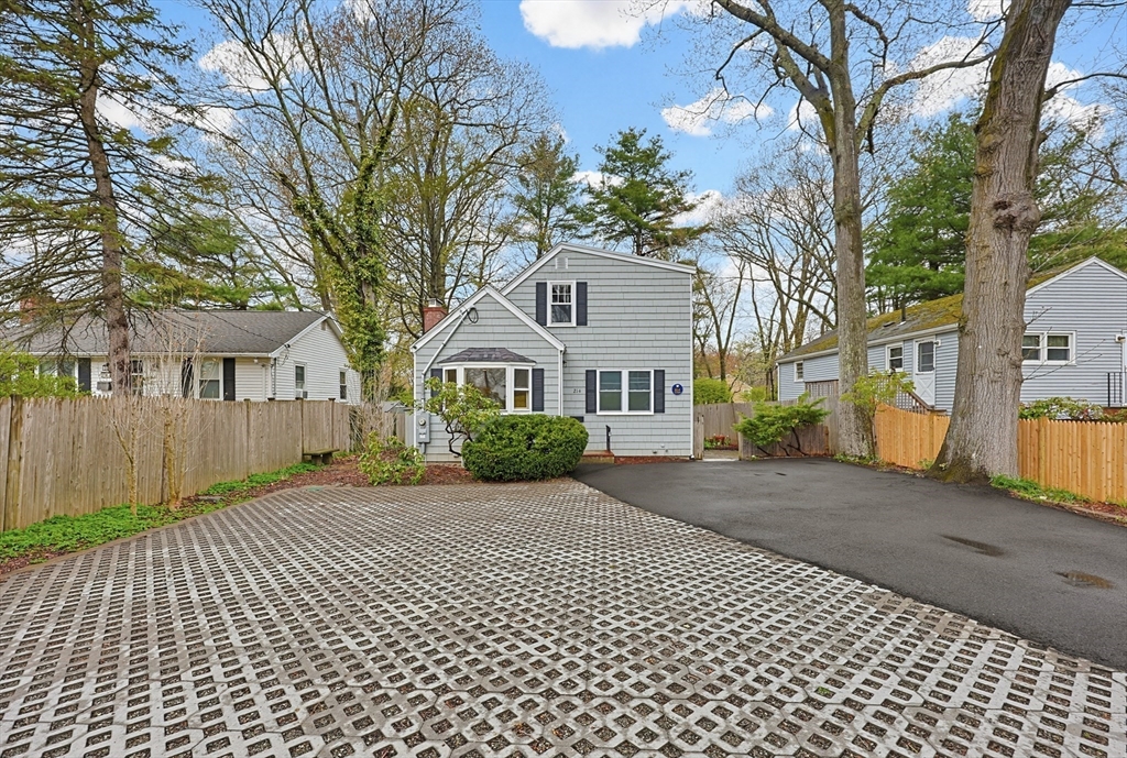 214 Sprague St