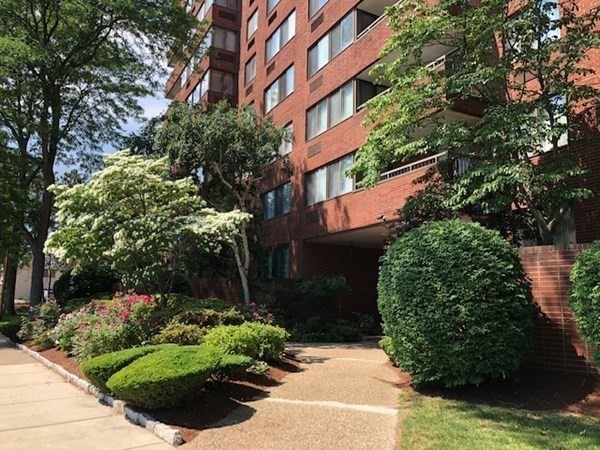 77 Adams St 1201