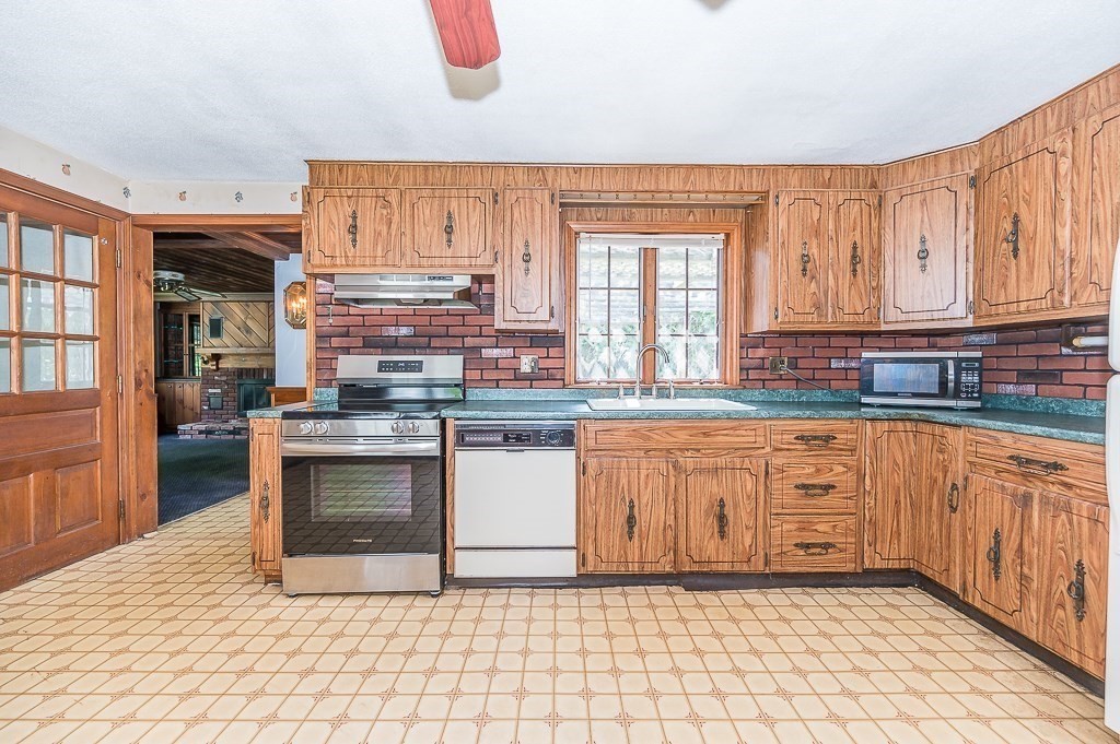 16 Westmont Cir