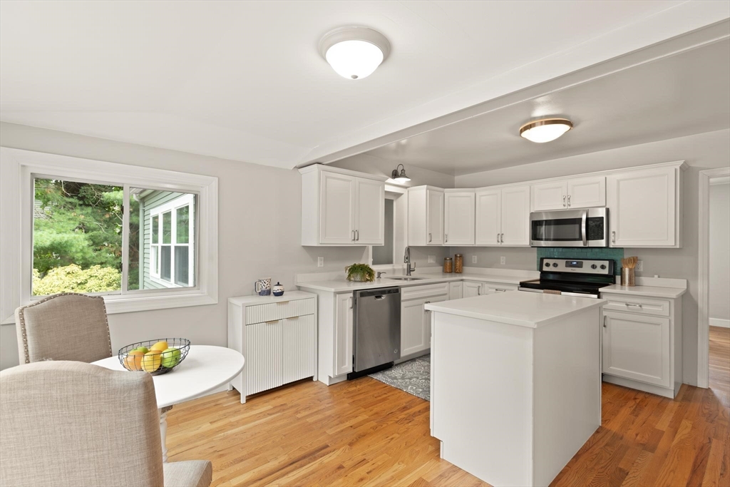 335 Moosehill Road, Walpole, MA Photo #4