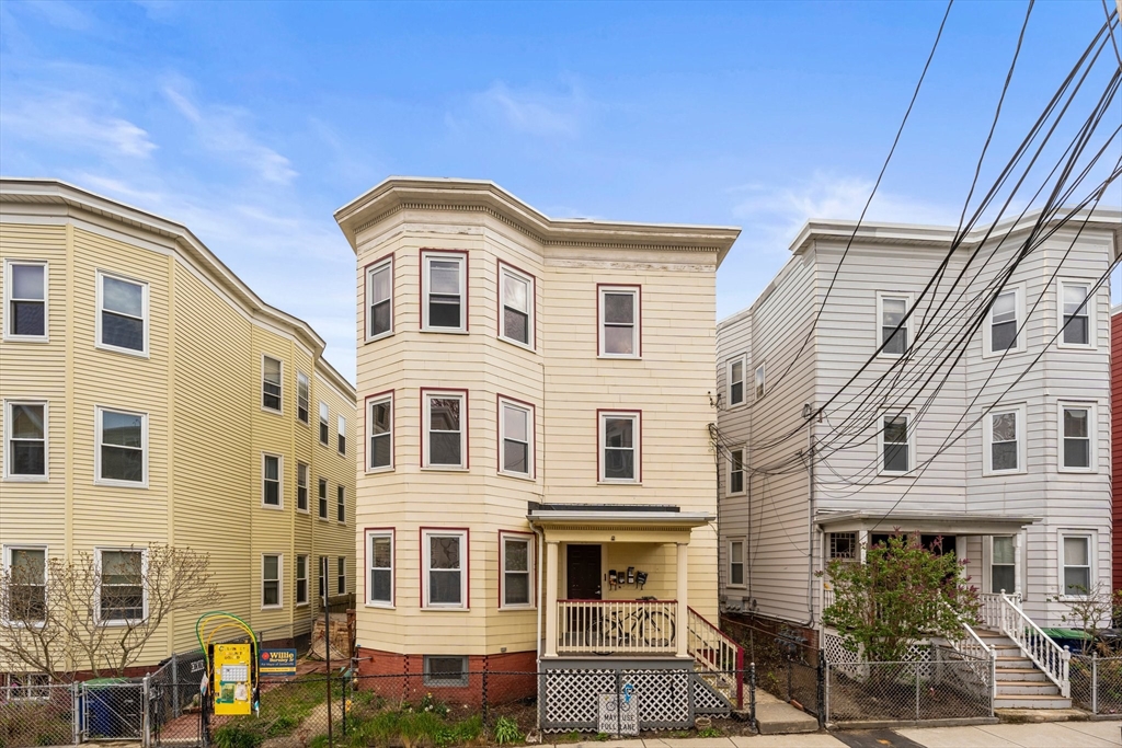 Somerville, Massachusetts 02143, United States, 12 Bedrooms Bedrooms, ,3 BathroomsBathrooms,Residential,Pending,120775