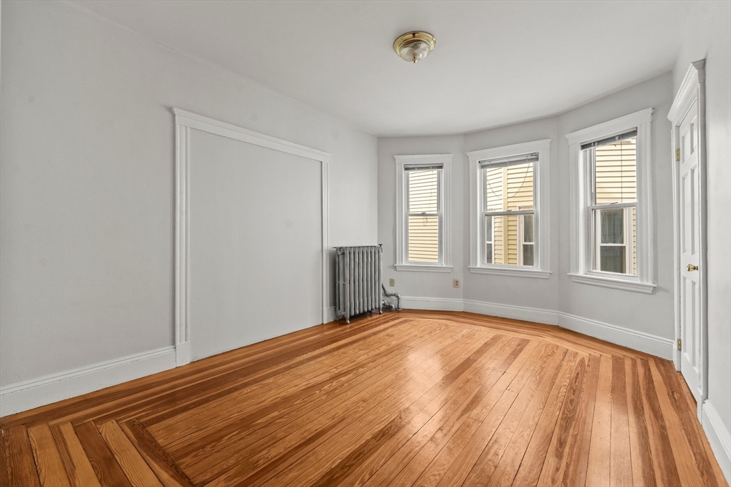 Somerville, Massachusetts 02143, United States, 12 Bedrooms Bedrooms, ,3 BathroomsBathrooms,Residential,Pending,120775