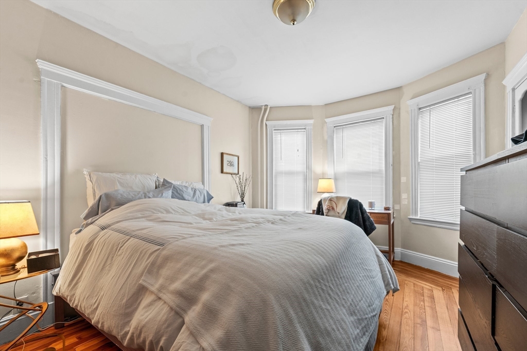 Somerville, Massachusetts 02143, United States, 12 Bedrooms Bedrooms, ,3 BathroomsBathrooms,Residential,Pending,120775