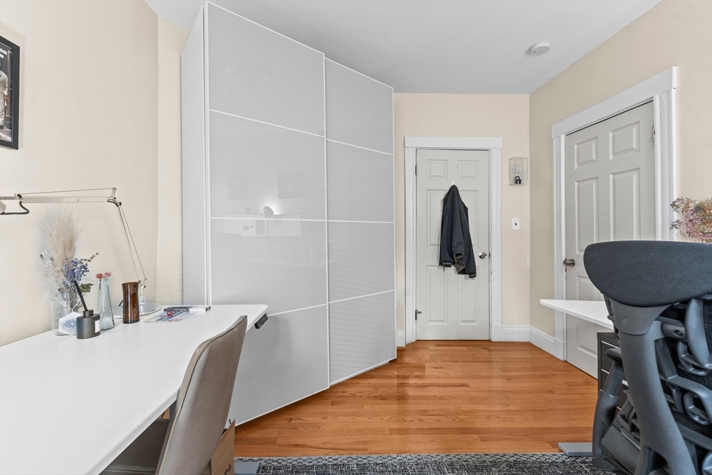 Somerville, Massachusetts 02143, United States, 12 Bedrooms Bedrooms, ,3 BathroomsBathrooms,Residential,Pending,120775