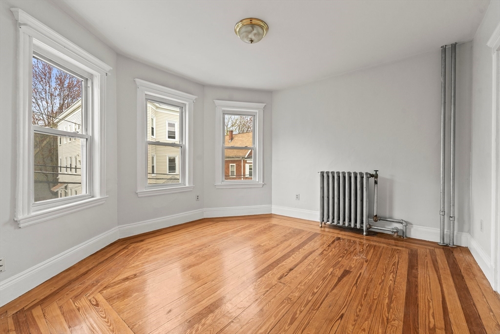 Somerville, Massachusetts 02143, United States, 12 Bedrooms Bedrooms, ,3 BathroomsBathrooms,Residential,Pending,120775