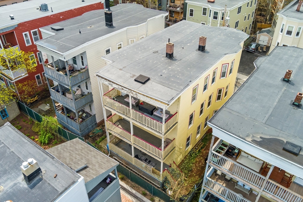 Somerville, Massachusetts 02143, United States, 12 Bedrooms Bedrooms, ,3 BathroomsBathrooms,Residential,Pending,120775