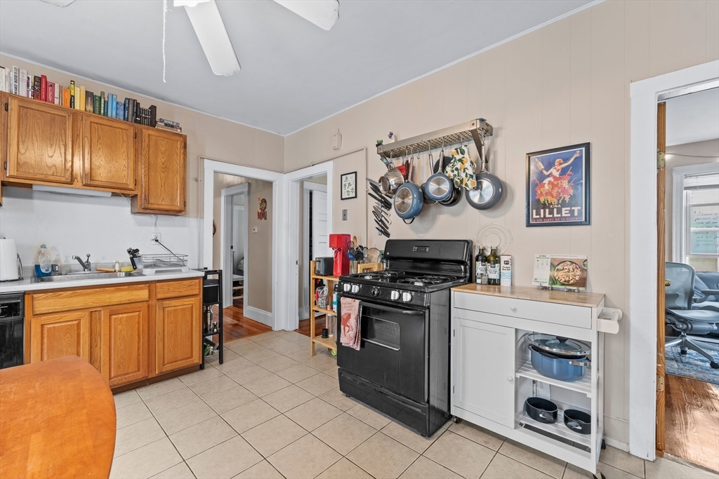 Somerville, Massachusetts 02143, United States, 12 Bedrooms Bedrooms, ,3 BathroomsBathrooms,Residential,Pending,120775