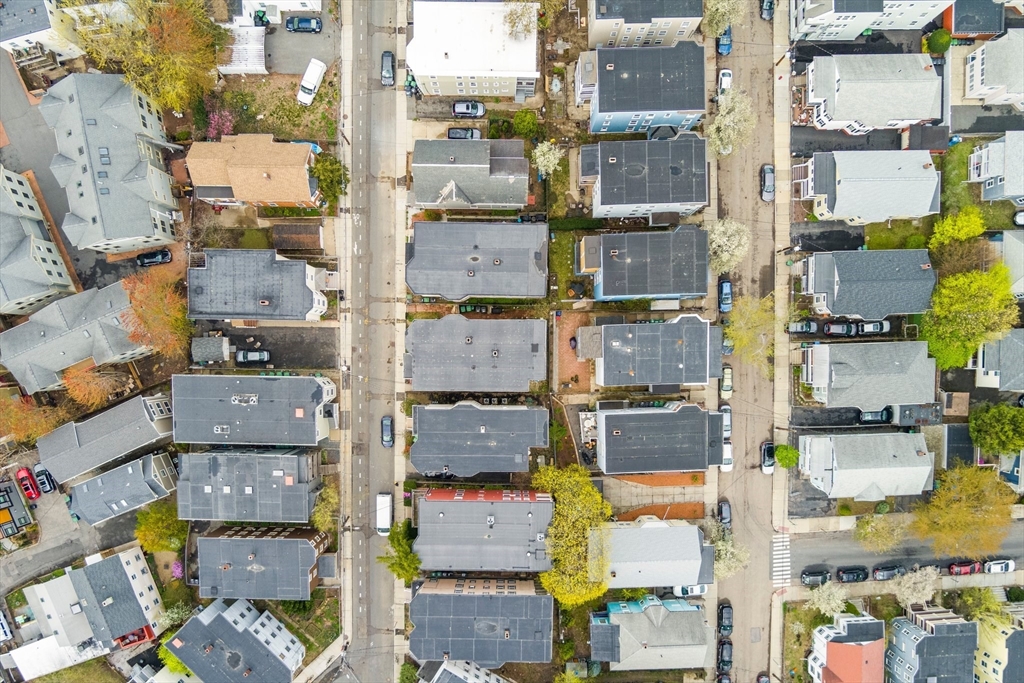 Somerville, Massachusetts 02143, United States, 12 Bedrooms Bedrooms, ,3 BathroomsBathrooms,Residential,Pending,120775