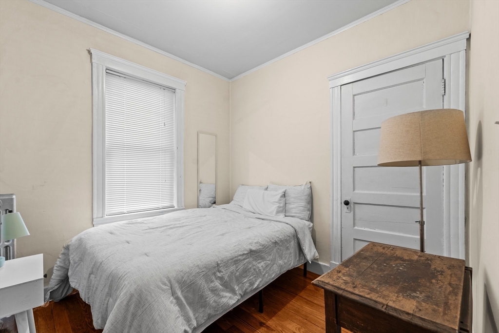 Somerville, Massachusetts 02143, United States, 12 Bedrooms Bedrooms, ,3 BathroomsBathrooms,Residential,Pending,120775