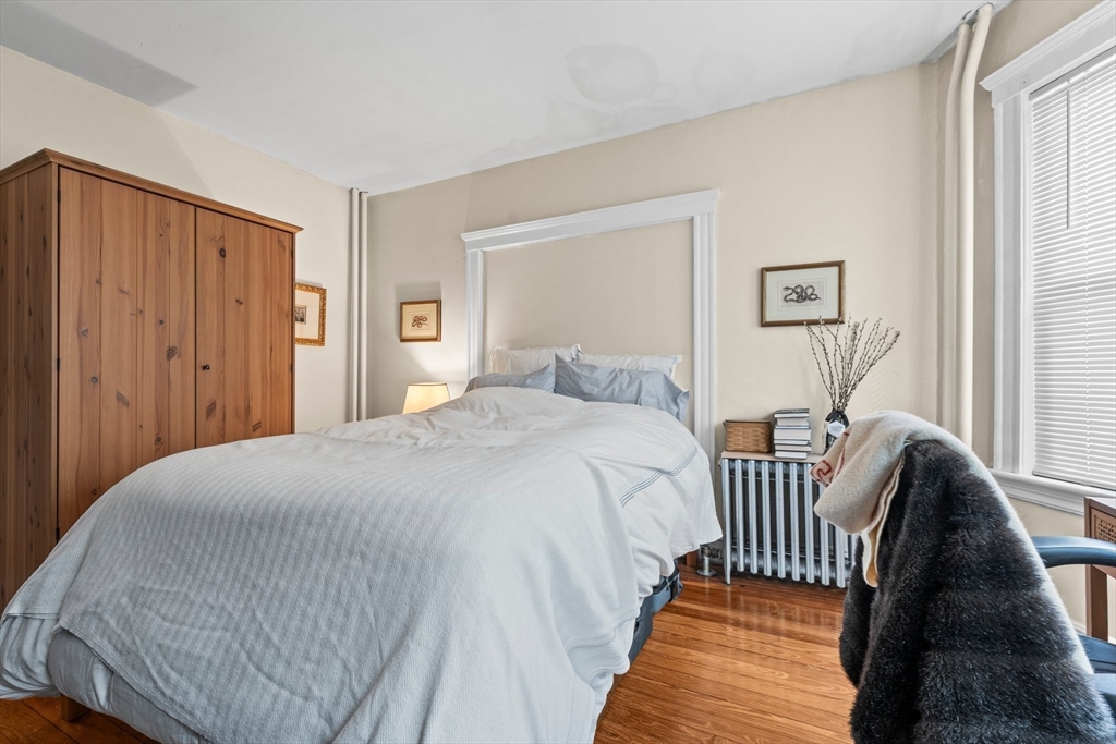 Somerville, Massachusetts 02143, United States, 12 Bedrooms Bedrooms, ,3 BathroomsBathrooms,Residential,Pending,120775