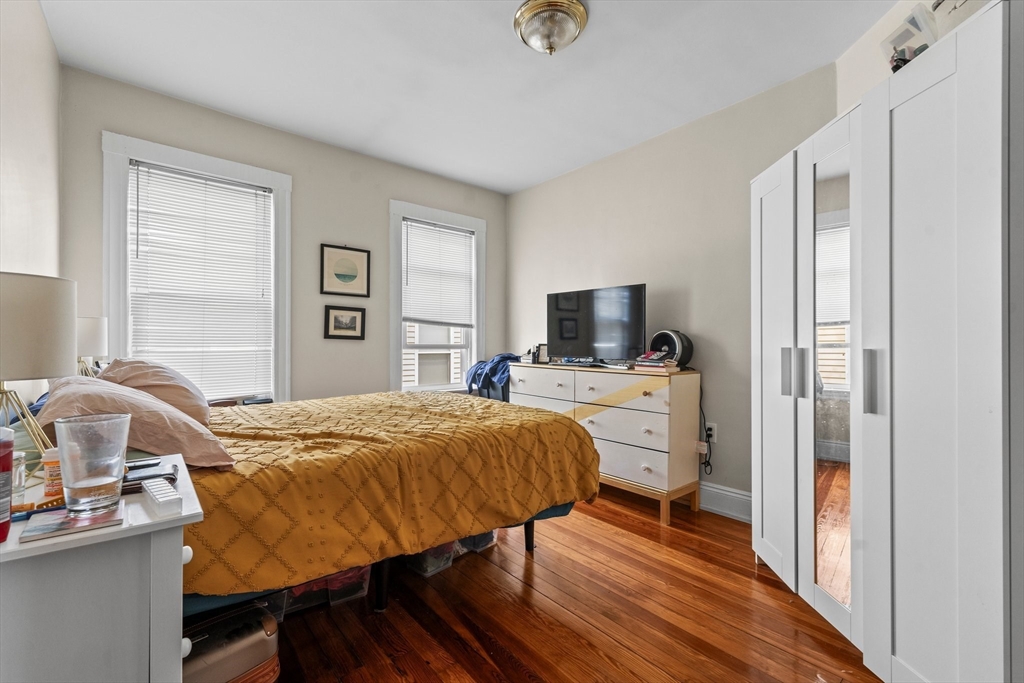 Somerville, Massachusetts 02143, United States, 12 Bedrooms Bedrooms, ,3 BathroomsBathrooms,Residential,Pending,120775