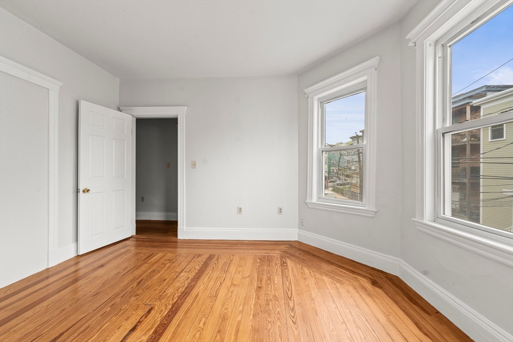 Somerville, Massachusetts 02143, United States, 12 Bedrooms Bedrooms, ,3 BathroomsBathrooms,Residential,Pending,120775