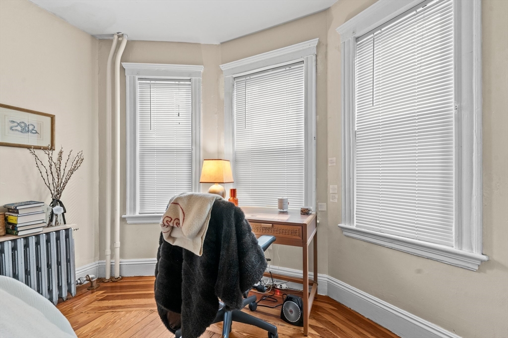 Somerville, Massachusetts 02143, United States, 12 Bedrooms Bedrooms, ,3 BathroomsBathrooms,Residential,Pending,120775