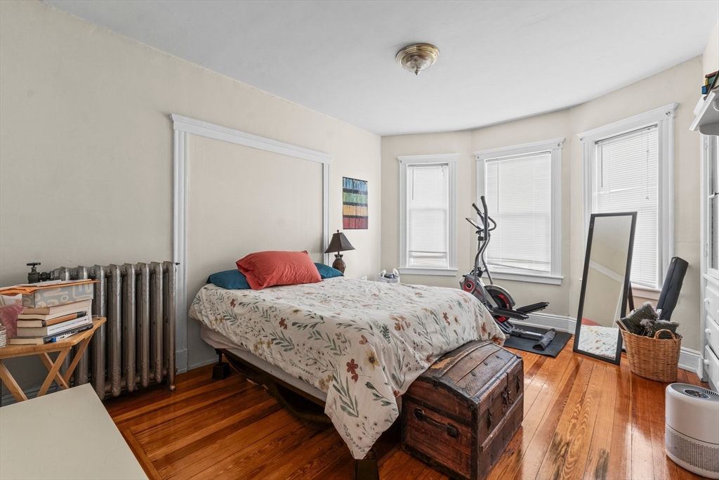 Somerville, Massachusetts 02143, United States, 12 Bedrooms Bedrooms, ,3 BathroomsBathrooms,Residential,Pending,120775