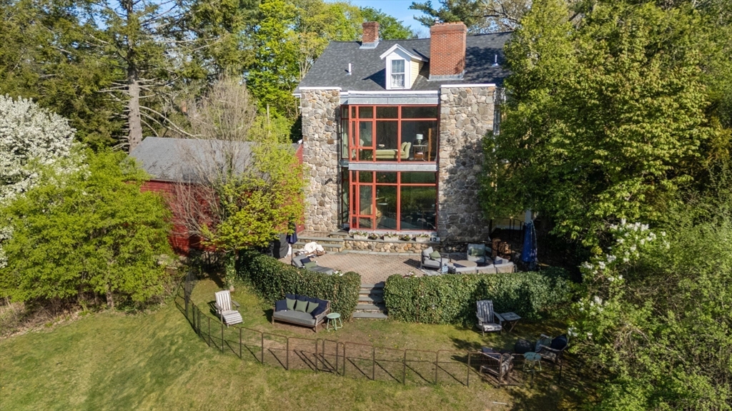 137 Wellesley St