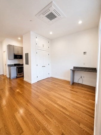 64 Market St 308