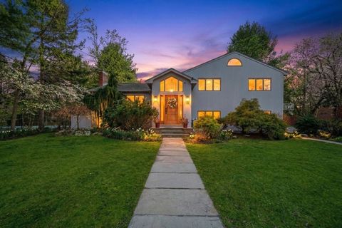 54 Oakvale Rd Newton MA 02468