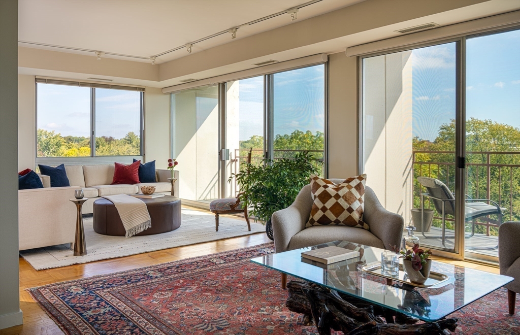 1010 Memorial Drive 7D&E