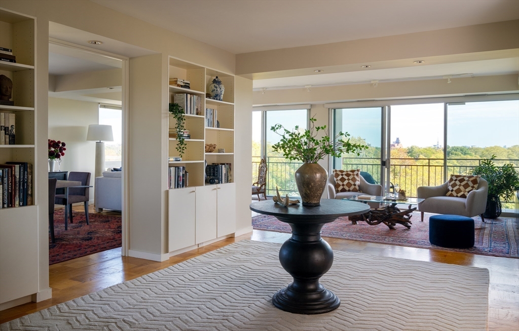 1010 Memorial Drive 7D&E