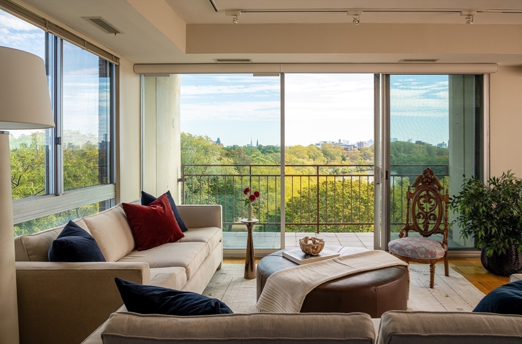 1010 Memorial Drive 7D&E