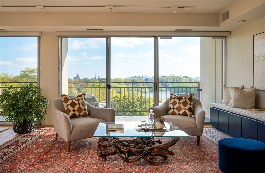 1010 Memorial Drive 7D&E