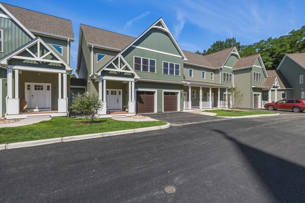 13 Elizabeth Lane 13