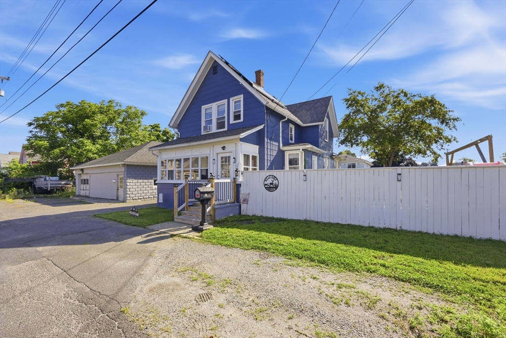 28 Cedar St