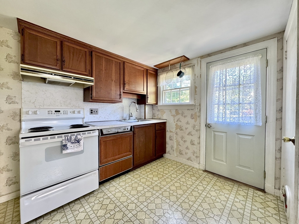 262 W Shore Dr