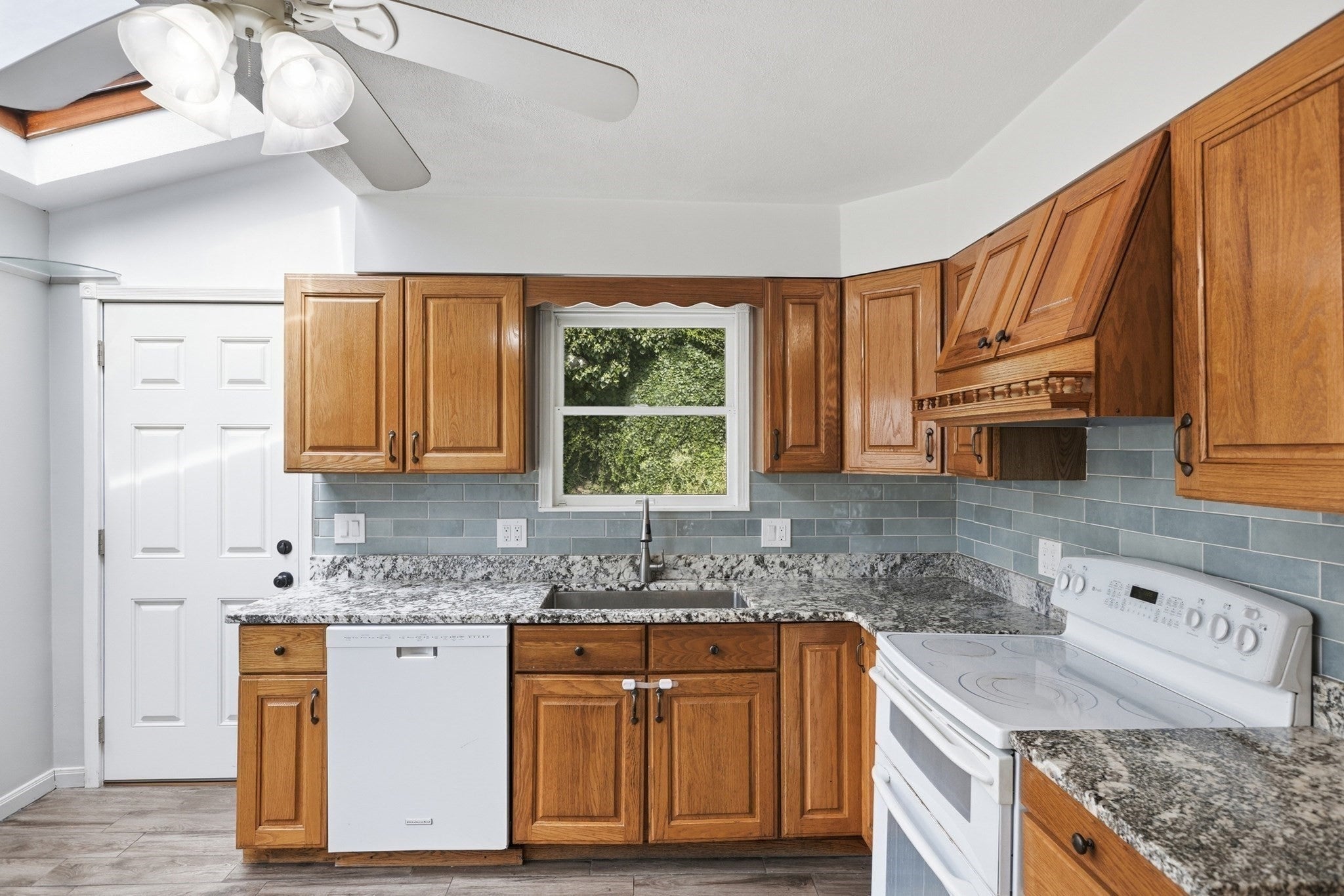 29 Woodlawn ST, Lynn, MA, 29 Woodlawn ST, Lynn, MA Photo #9