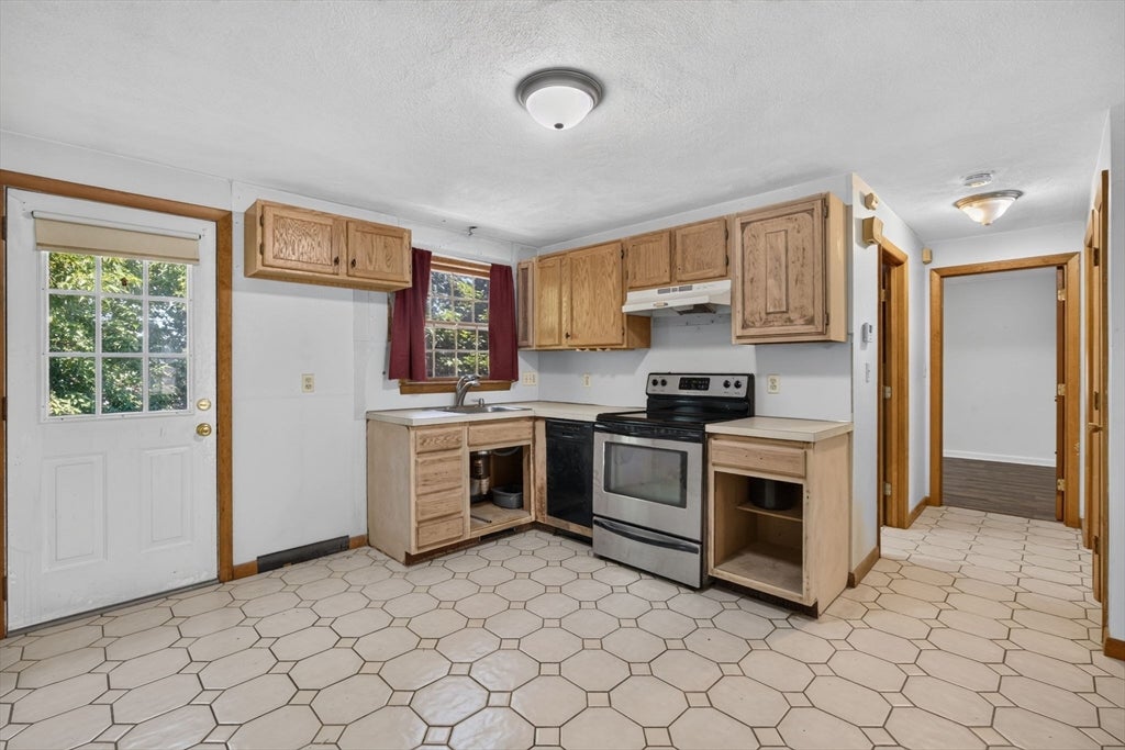 39 Mountain Ave, Saugus, MA, 39 Mountain Ave, Saugus, MA Photo #7