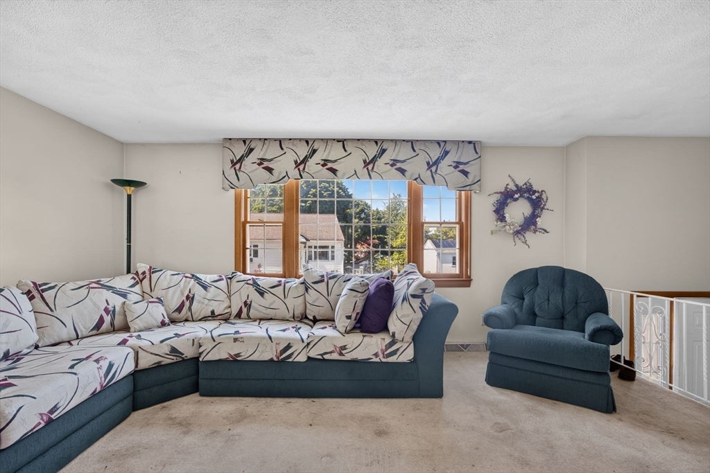 39 Mountain Ave