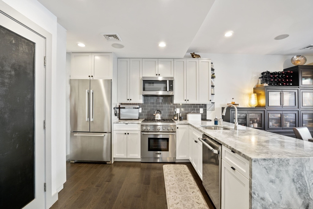 309 E Street 25