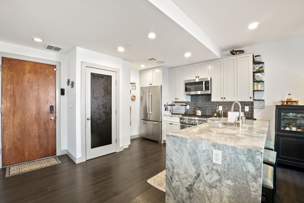 309 E Street 25