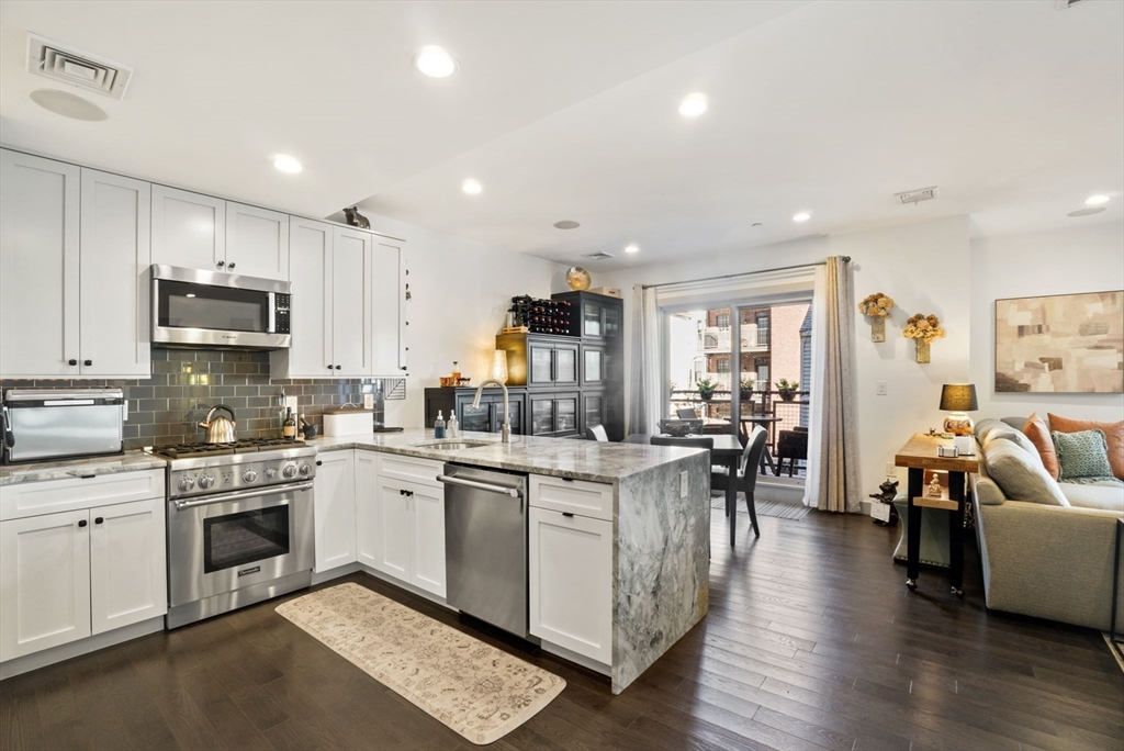 309 E Street 25