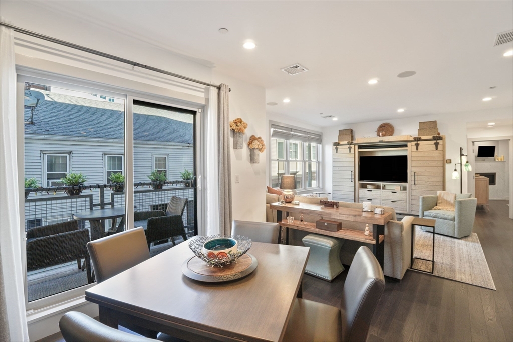 309 E Street 25