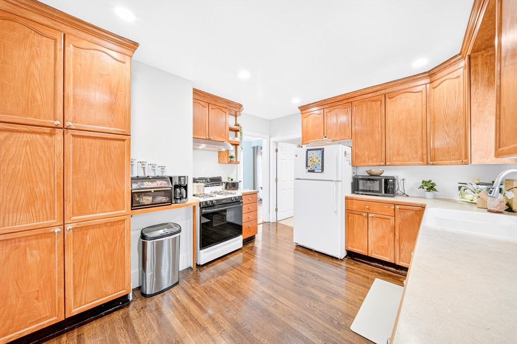22 Emerson PL, Lynn, MA, 22 Emerson PL, Lynn, MA Photo #9