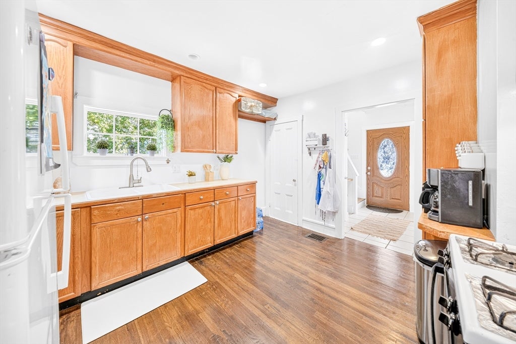 22 Emerson PL, Lynn, MA, 22 Emerson PL, Lynn, MA Photo #8