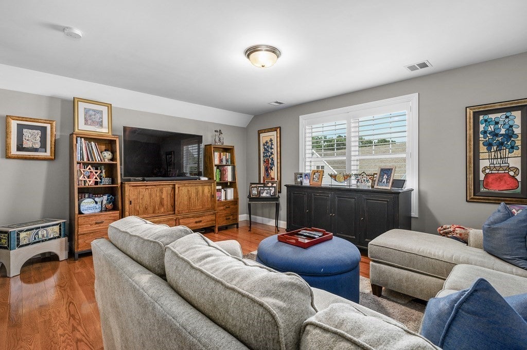 637 Gifford St #15B, Falmouth, MA Photo #18