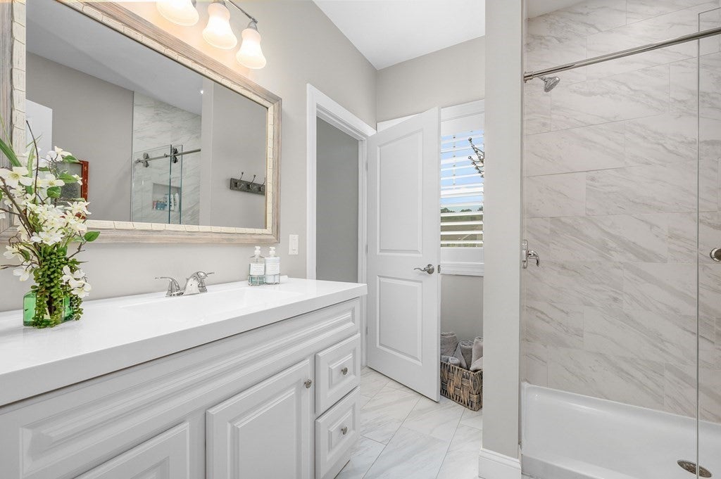 637 Gifford St #15B, Falmouth, MA Photo #8