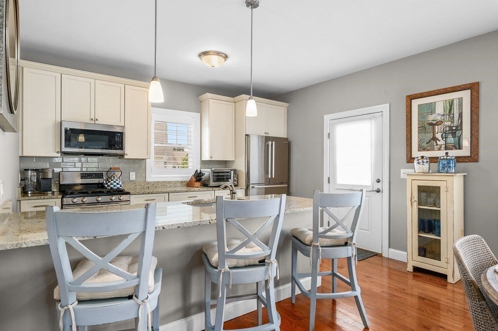 637 Gifford St #15B, Falmouth, MA Photo #4
