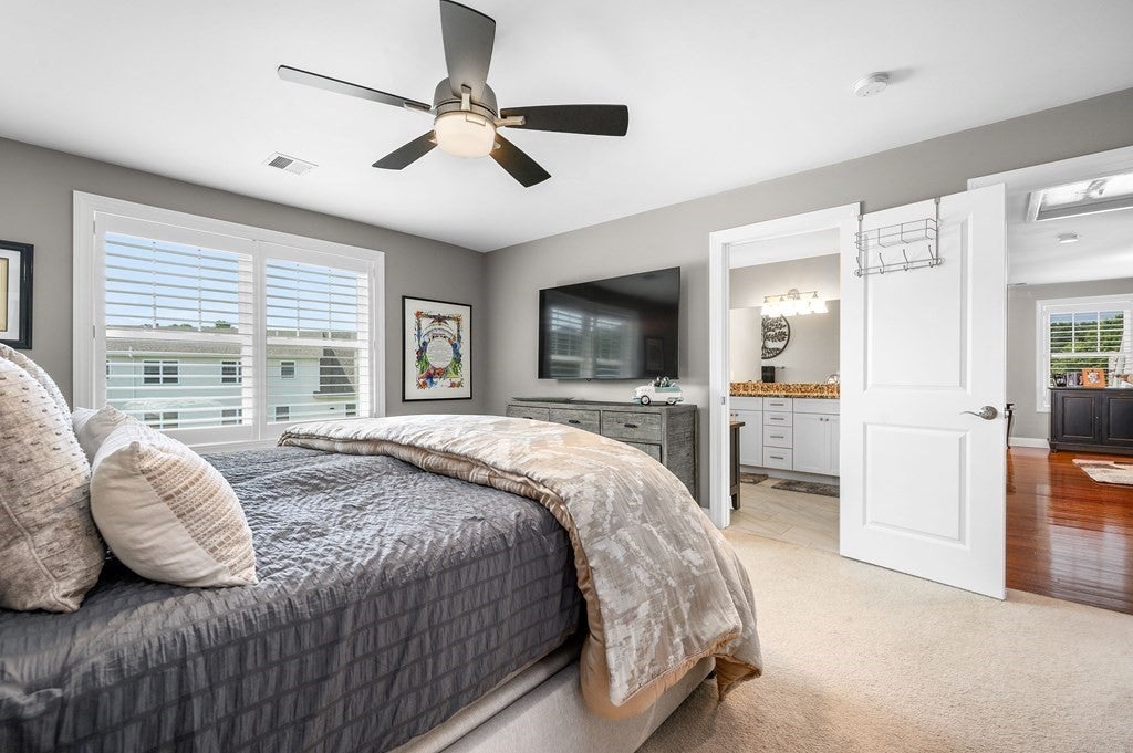 637 Gifford St #15B, Falmouth, MA Photo #12