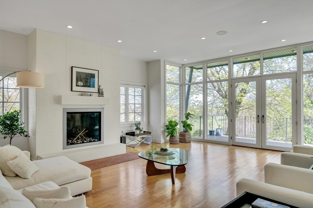 82 Kenilworth St