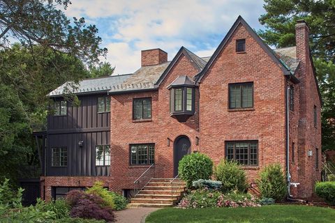 82 Kenilworth St Newton MA 02458