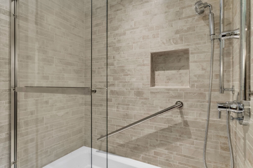 Longmeadow, Massachusetts 01106, United States, 5 Bedrooms Bedrooms, ,4 BathroomsBathrooms,Residential,Active,77004